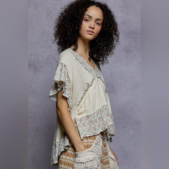 POL Floral V-Neck Short Sleeve Ruffled Double Gauze Blouse with Embroidery 🆕 - Picture 5 of 6